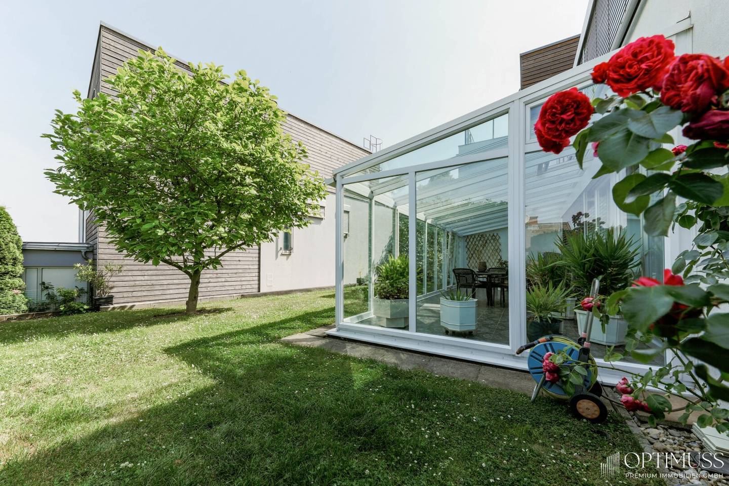 Luxurious villa in urban green quiet location in the 19th district for discerning owners or investors