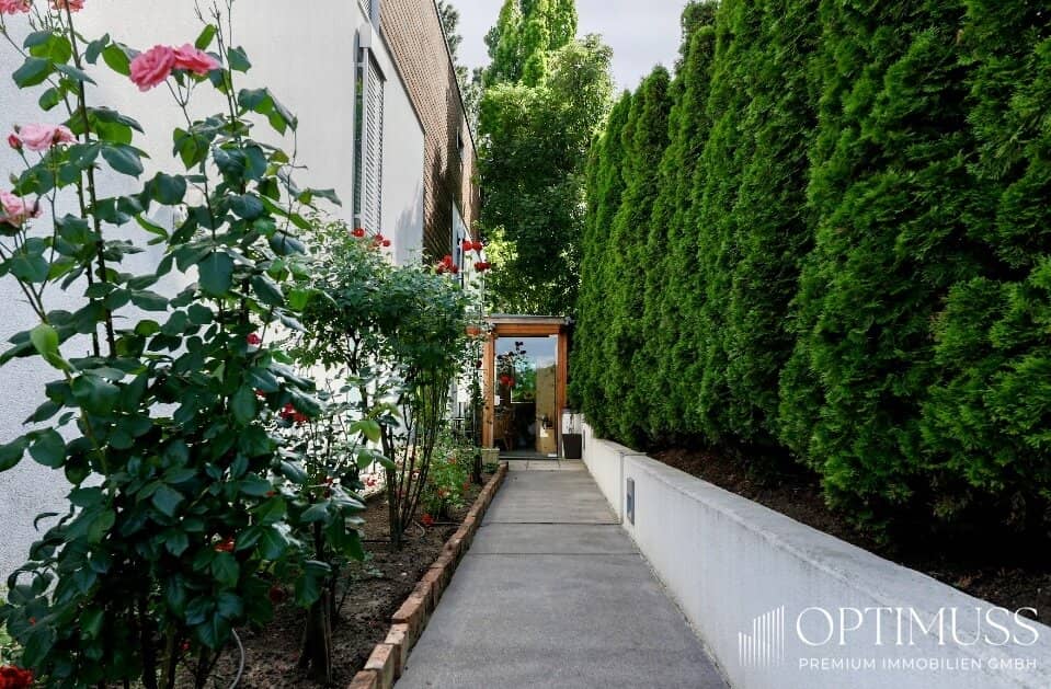 Luxurious villa in urban green quiet location in the 19th district for discerning owners or investors