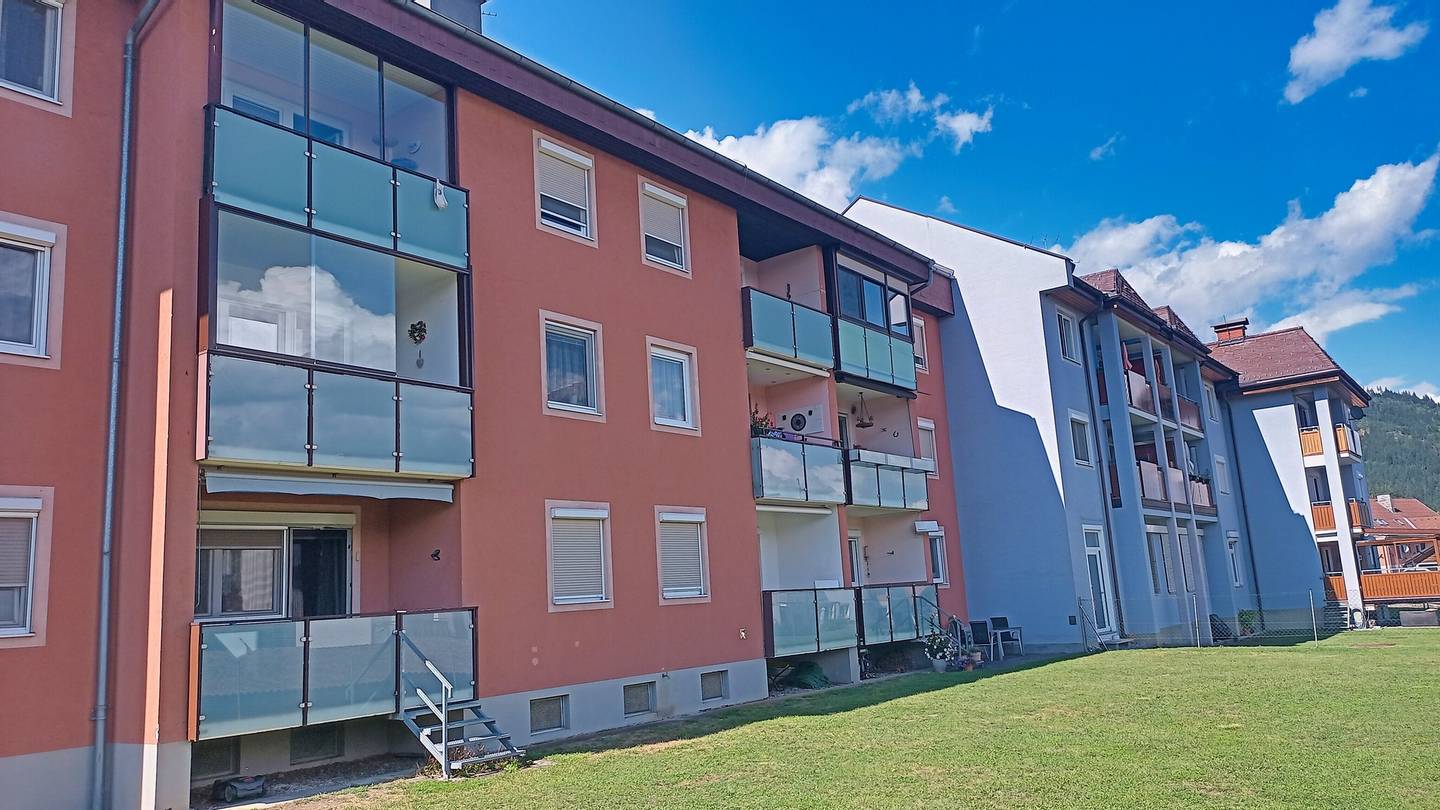 Gepflegte Wohnung mit großem Garten und Loggia