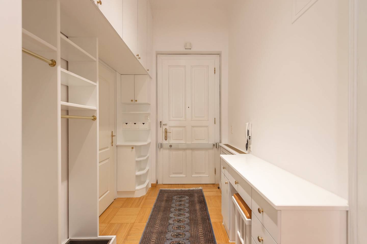 Charmante Altbauwohnung mit Kamin im Servitenviertel
