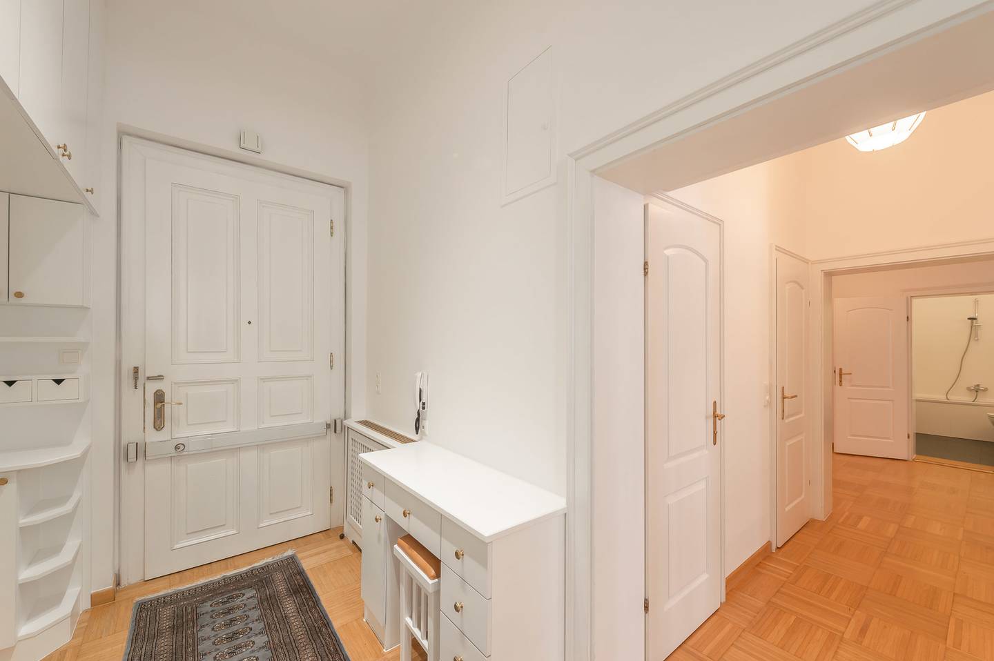 Charmante Altbauwohnung mit Kamin im Servitenviertel