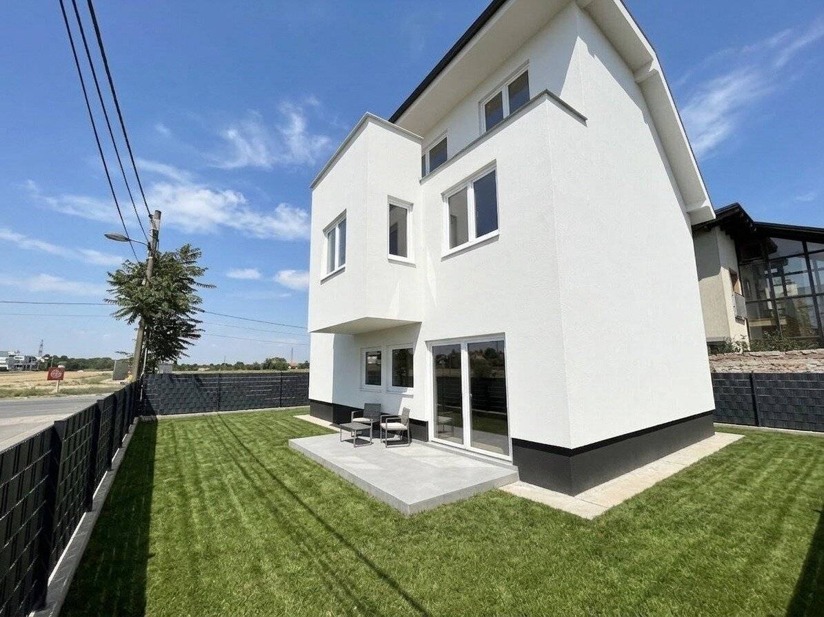 Your building permitted single-family house in 1220 Vienna with basement, garden and rooftop terrace immediately realizable