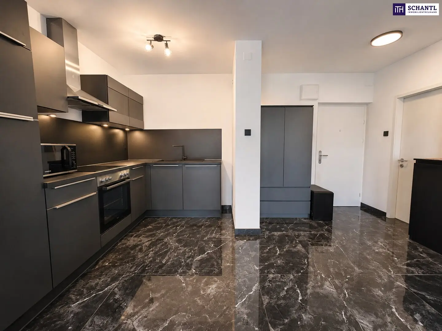 Attention investors! Completely renovated studio apartment only a few minutes' walk from the U3 – Immediately rentable!