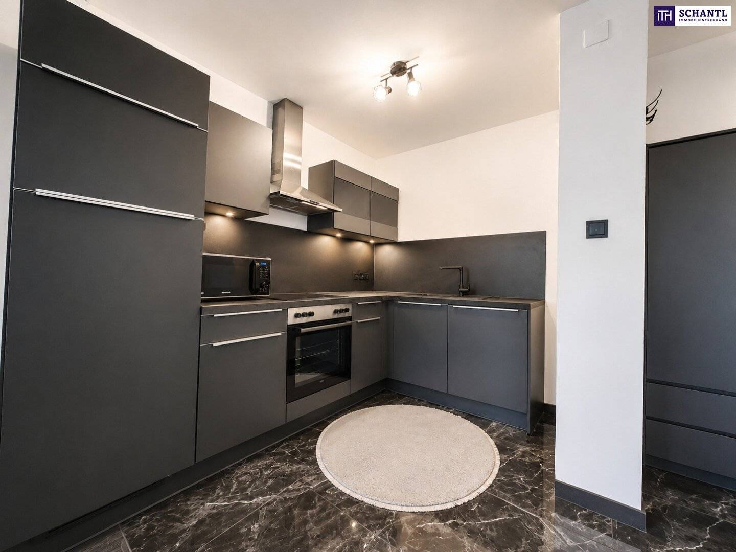 Attention investors! Completely renovated studio apartment only a few minutes' walk from the U3 – Immediately rentable!