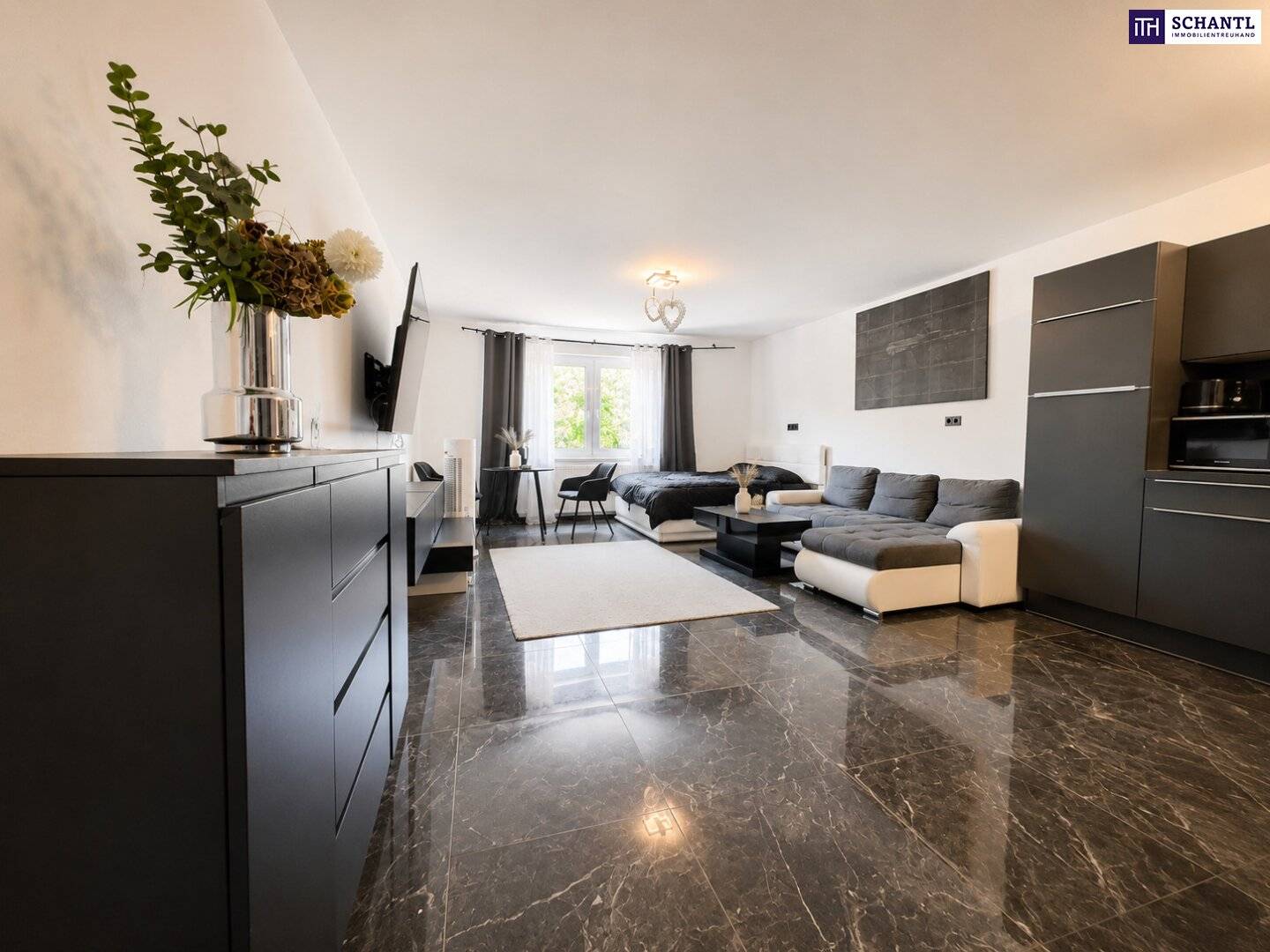 Attention investors! Completely renovated studio apartment only a few minutes' walk from the U3 – Immediately rentable!