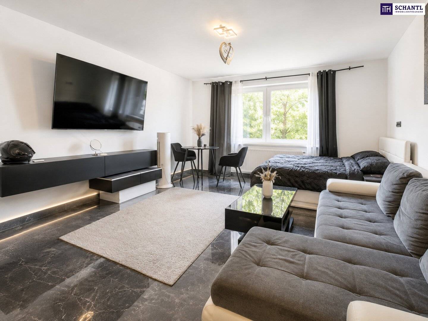 Attention investors! Completely renovated studio apartment only a few minutes' walk from the U3 – Immediately rentable!