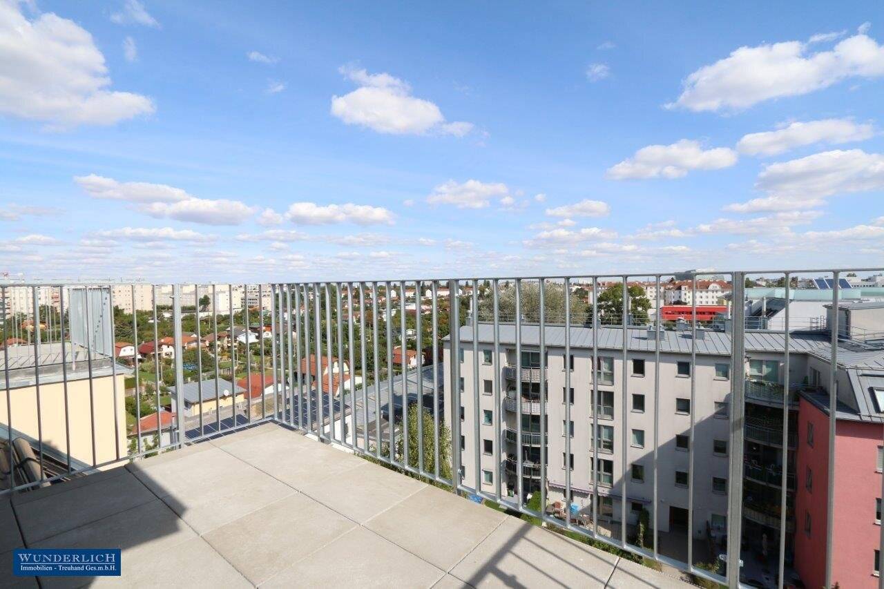 Roof terrace maisonette with distant view
