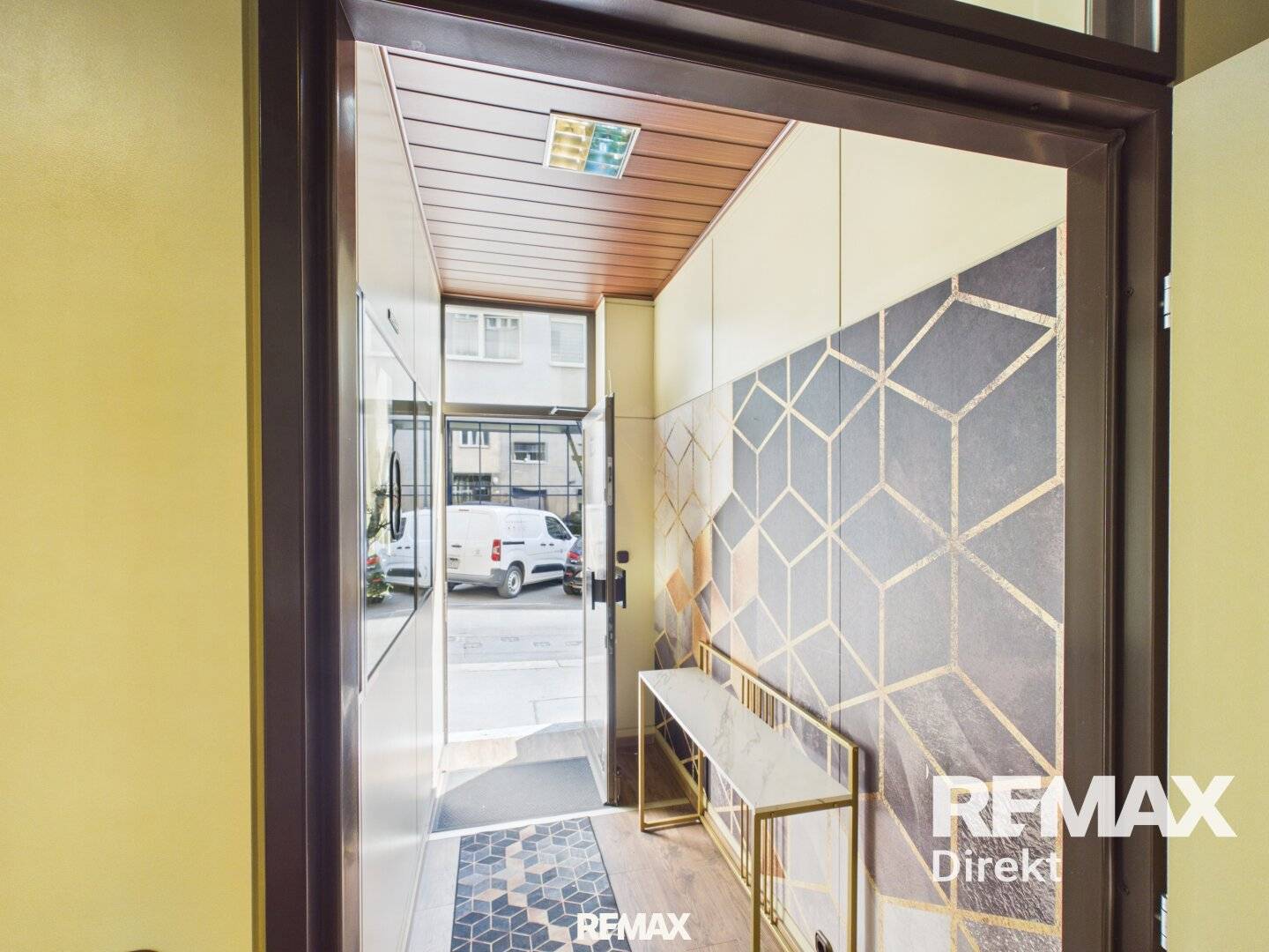 Representative 3-room office or practice on the ground floor, top location in 1080 Vienna