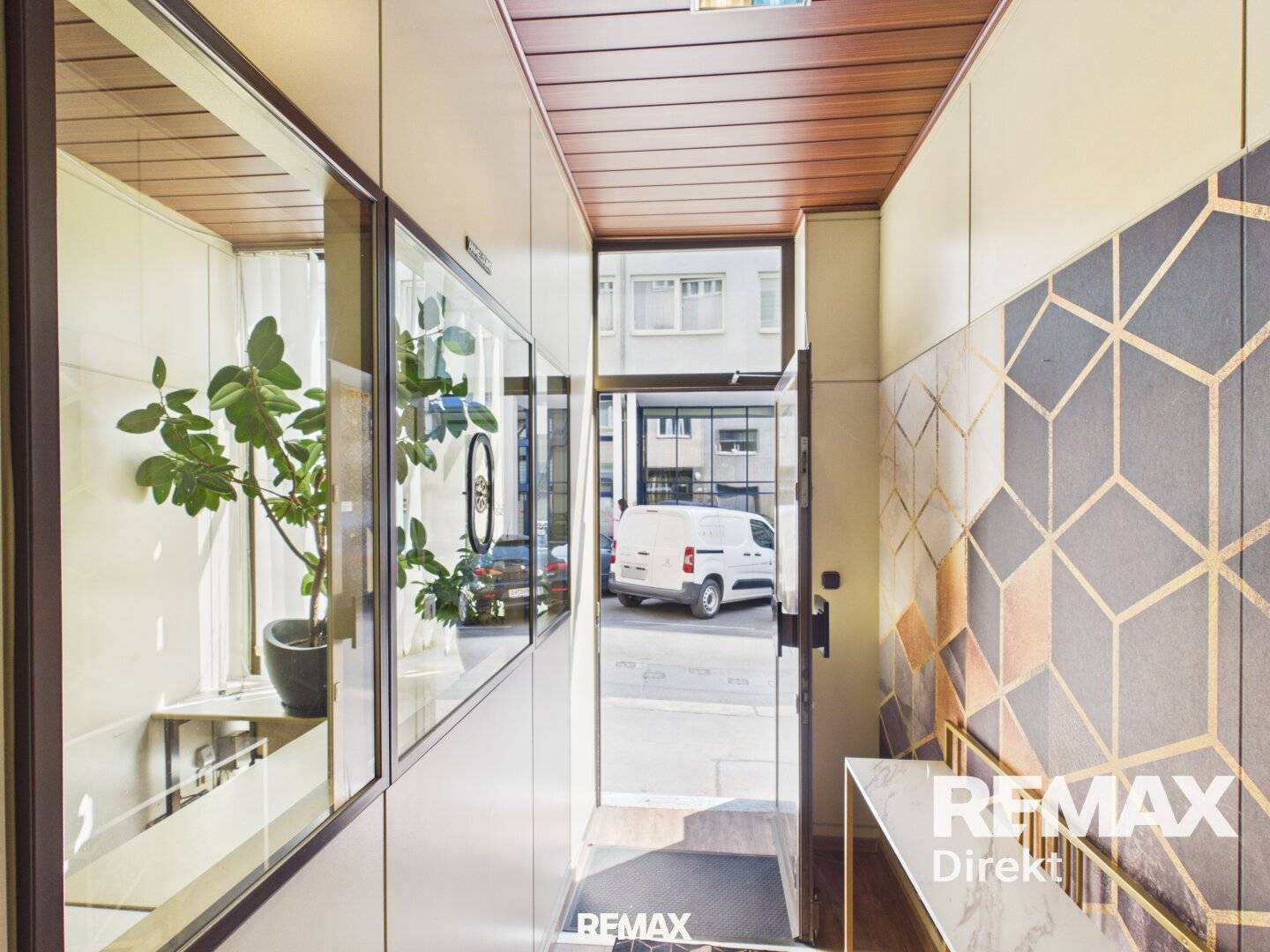 Representative 3-room office or practice on the ground floor, top location in 1080 Vienna