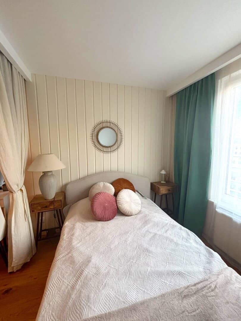 Fully furnished studio apartment with balcony for rent