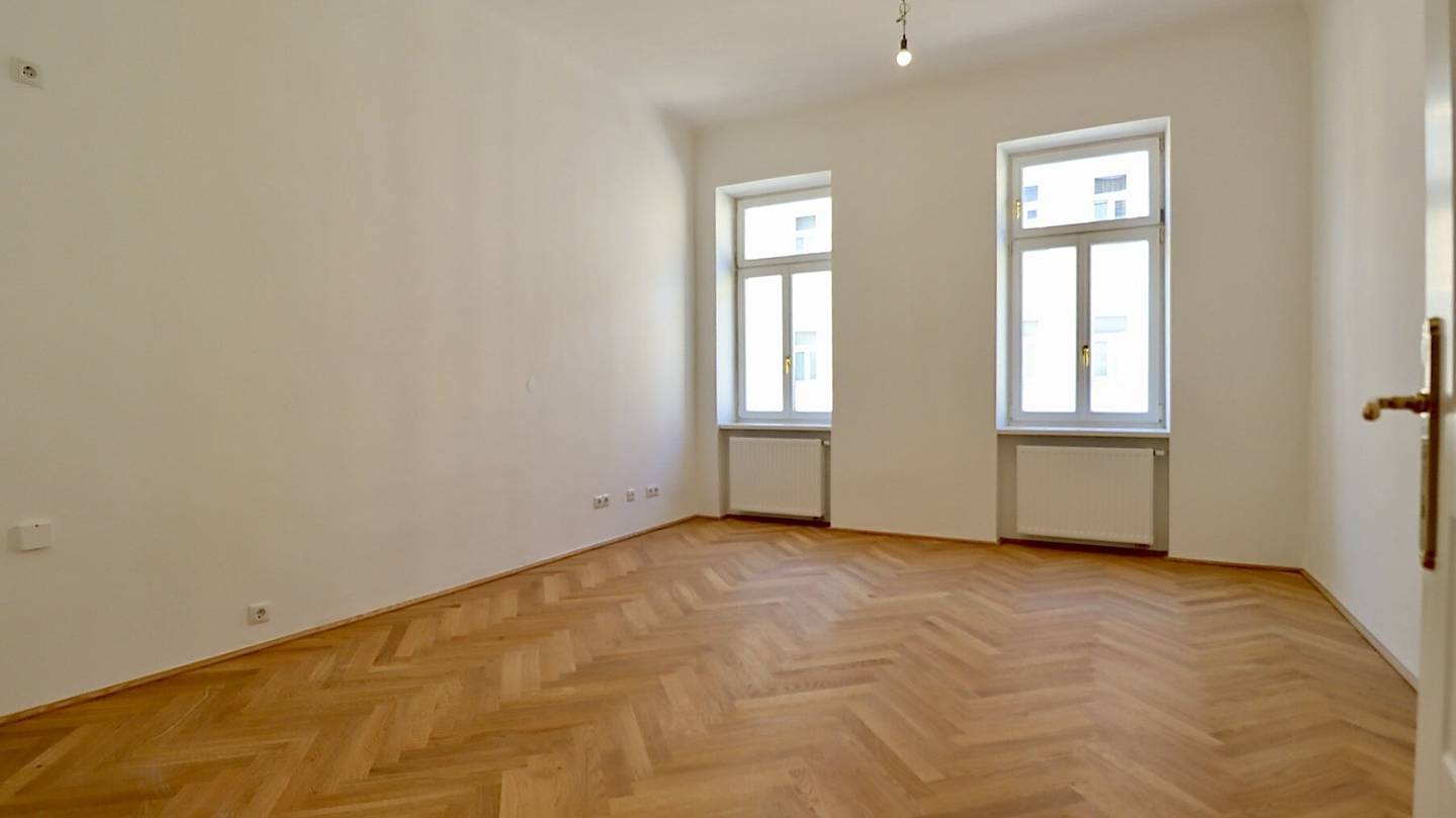 Perfect period apartment for singles and couples - top renovated first occupancy
