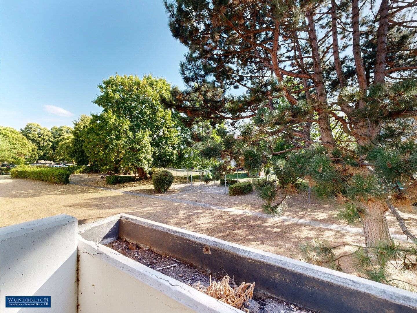 Loggia property in green quiet location
