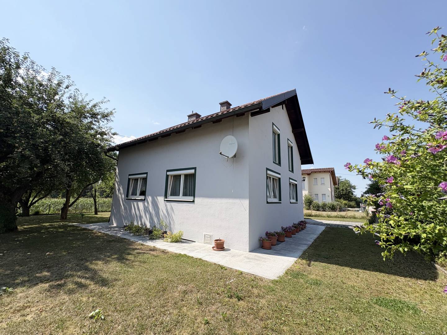 Anlegerwohnung mit unverbautem Blick und großem Garten