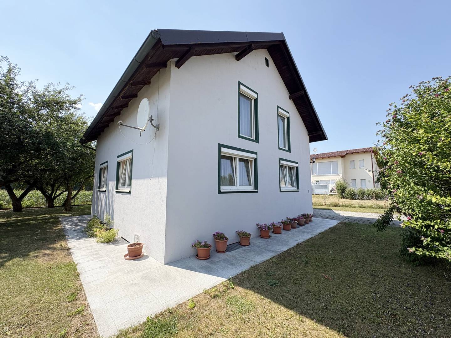 Anlegerwohnung mit unverbautem Blick und großem Garten