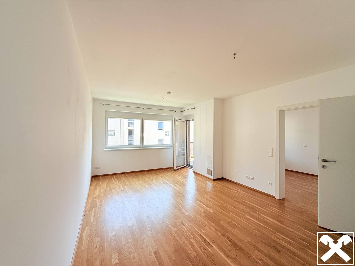 Bright Wohnung first occupancy with balcony