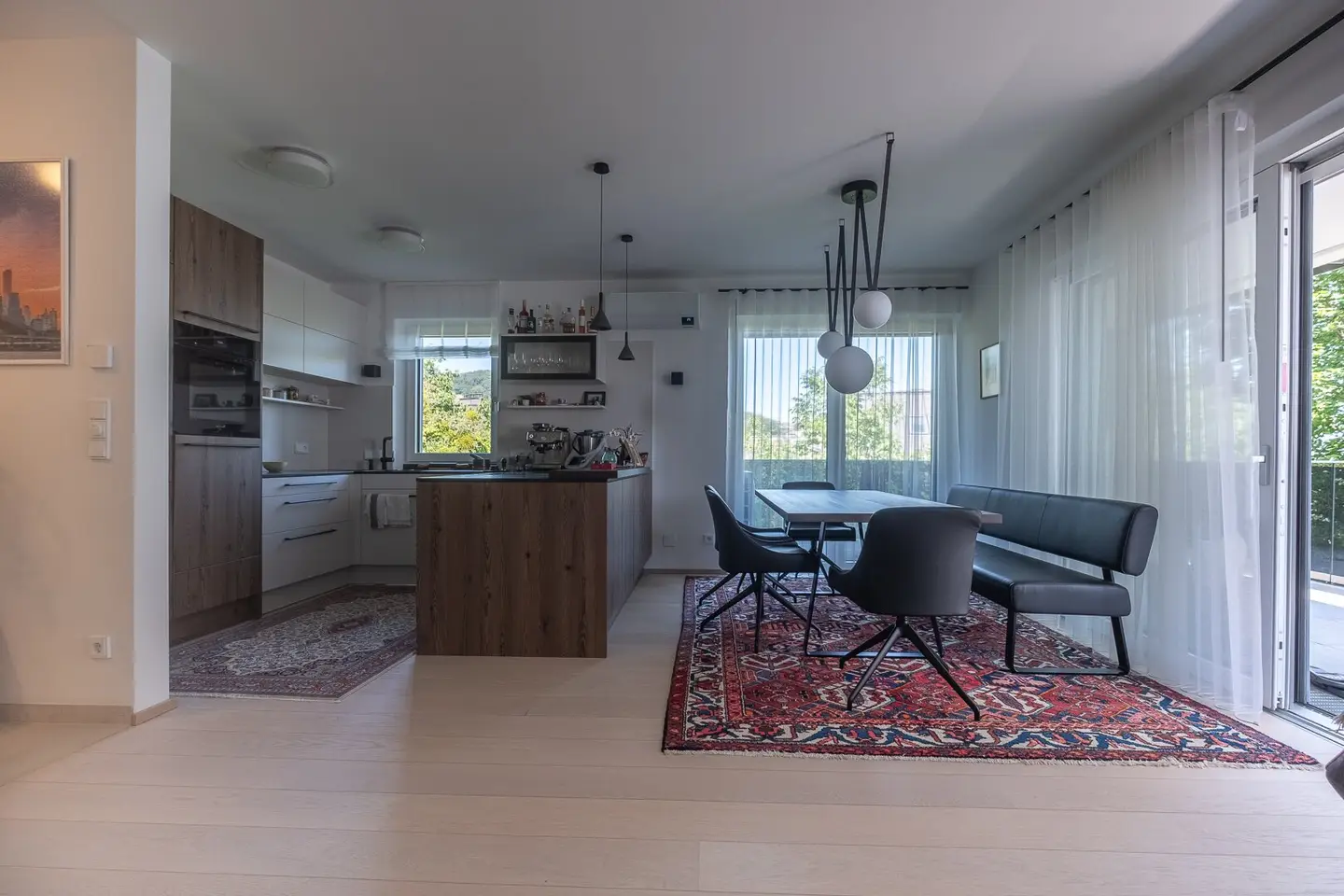 LINZ GRÜNDBERG. STYLISH APARTMENT WITH DESIGN ELEMENTS