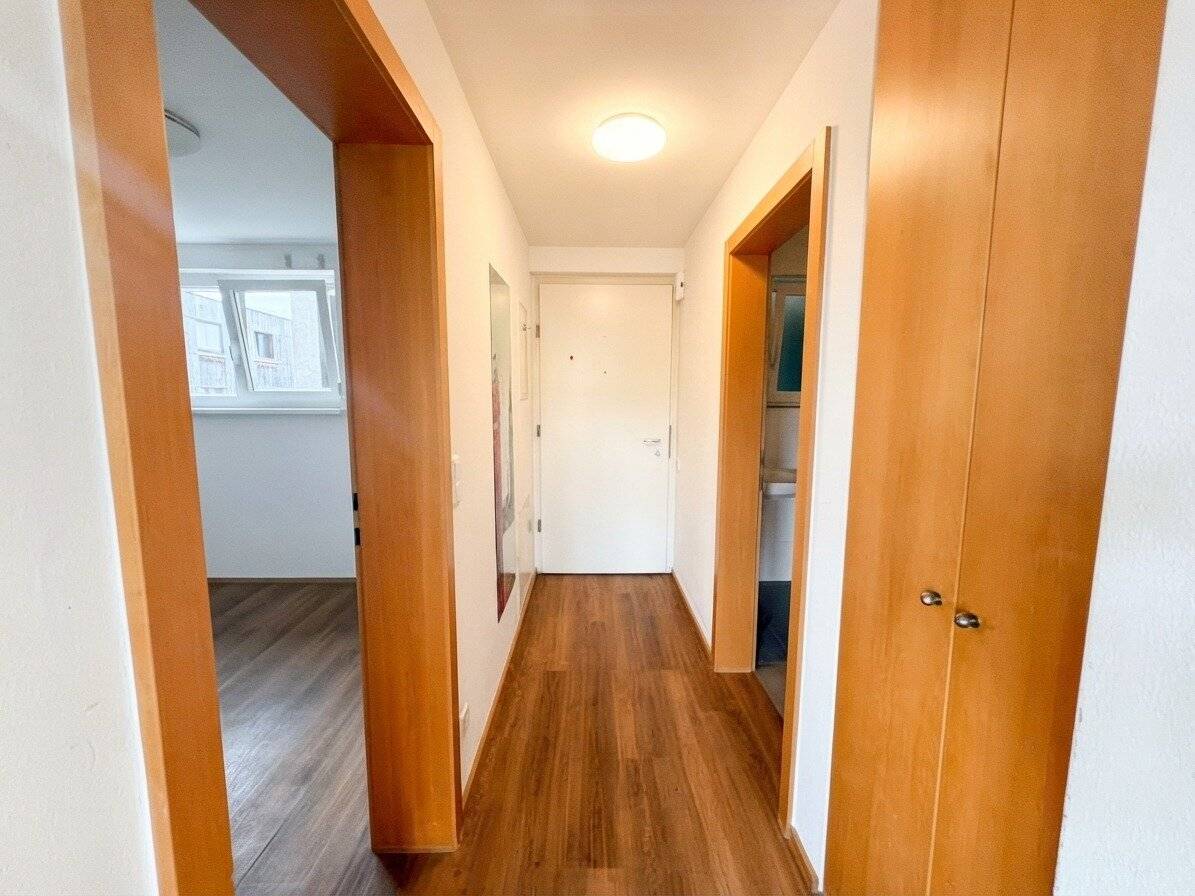Charming 2-room apartment with loggia, fitted kitchen &amp; parking