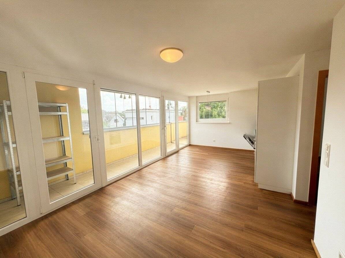 Charming 2-room apartment with loggia, fitted kitchen &amp; parking