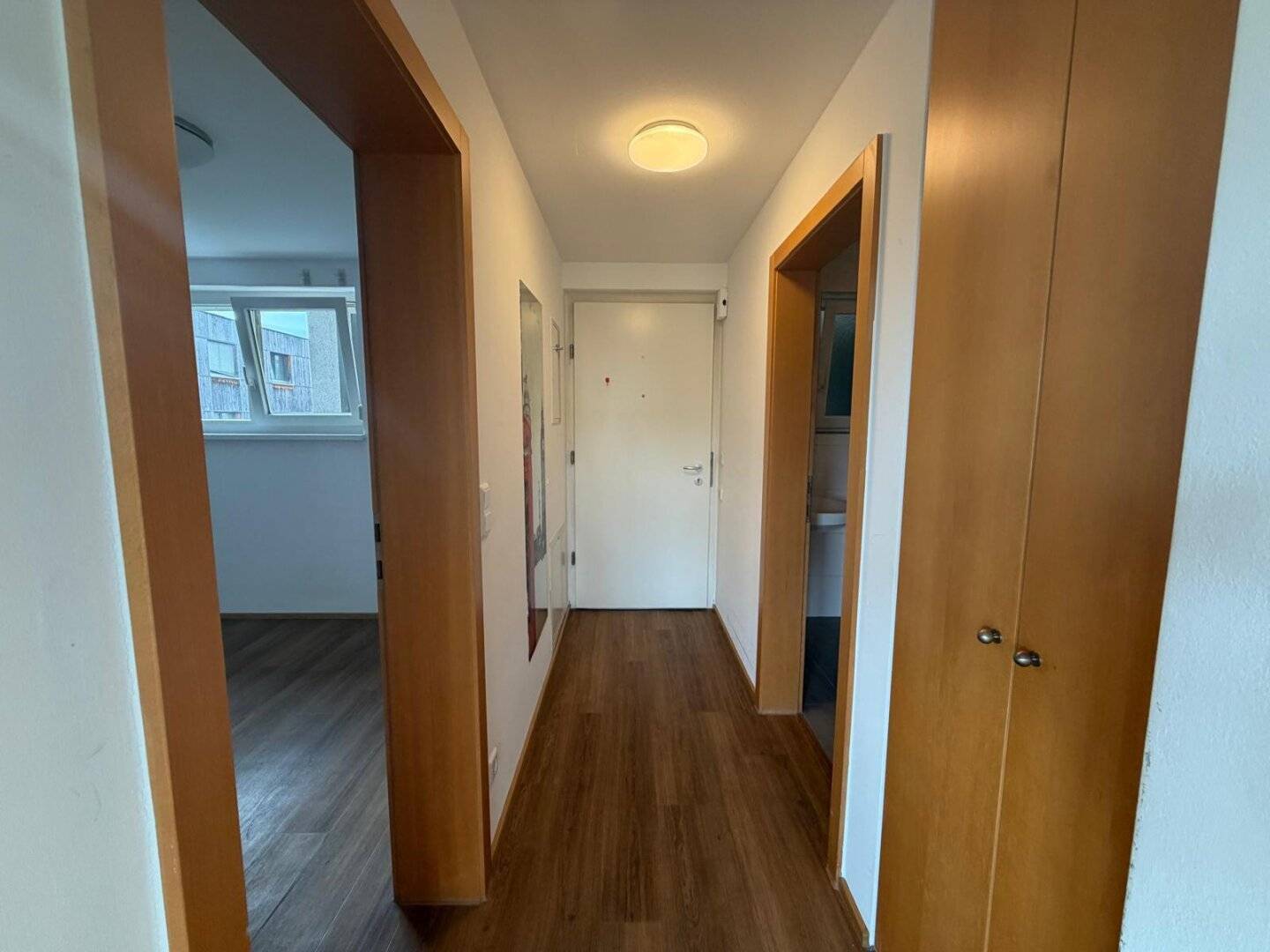 Charming 2-room apartment with loggia, fitted kitchen &amp; parking