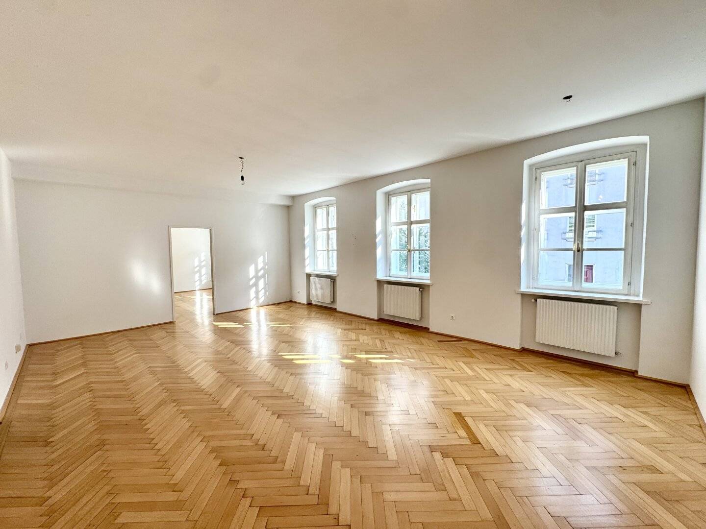 Flatshare Suitable! 3-room apartment in a beautiful old building for rent!