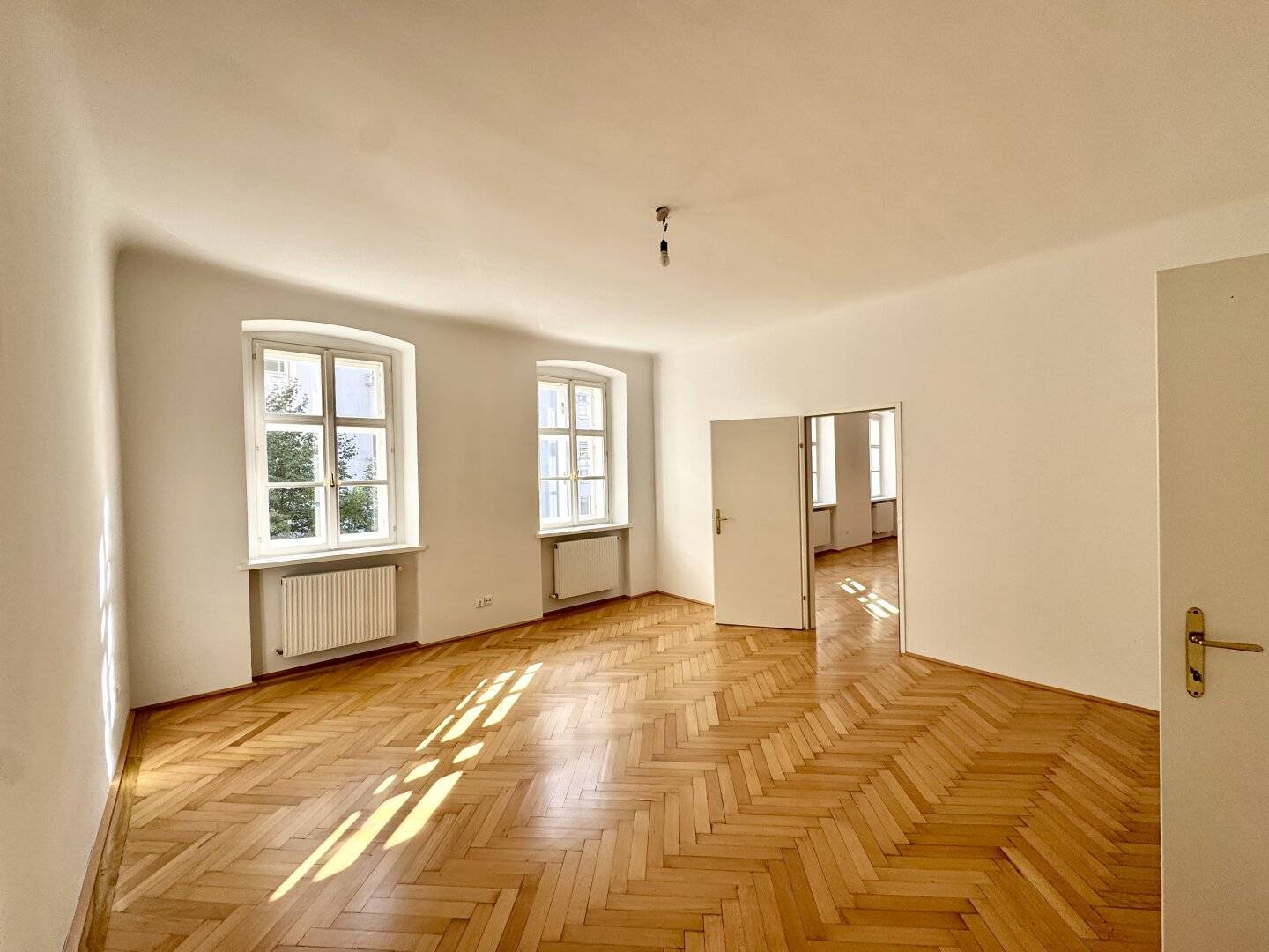 Flatshare Suitable! 3-room apartment in a beautiful old building for rent!
