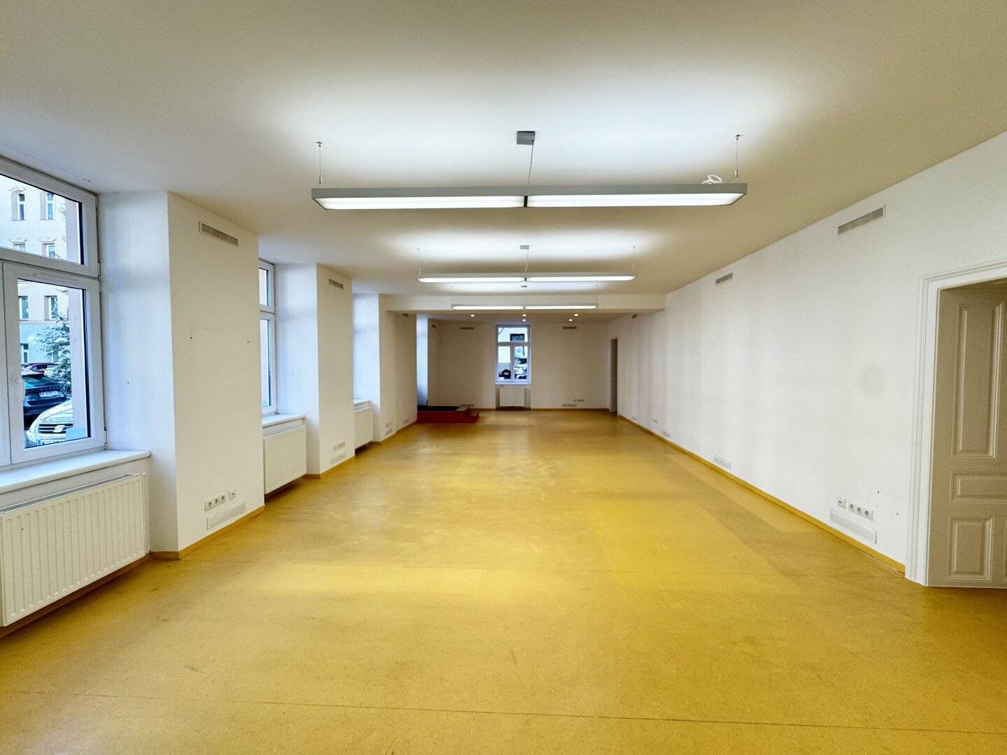Office/Studio on the ground floor - also with street-side access