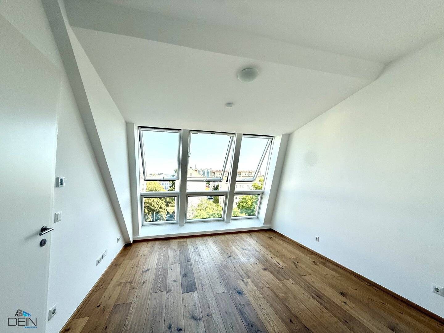 ++NEU++ SONNIGE 2 ZIMMER DACHGESCHOSSWOHNUNGEN NÄHE U6 JÄGERSTRASSE!