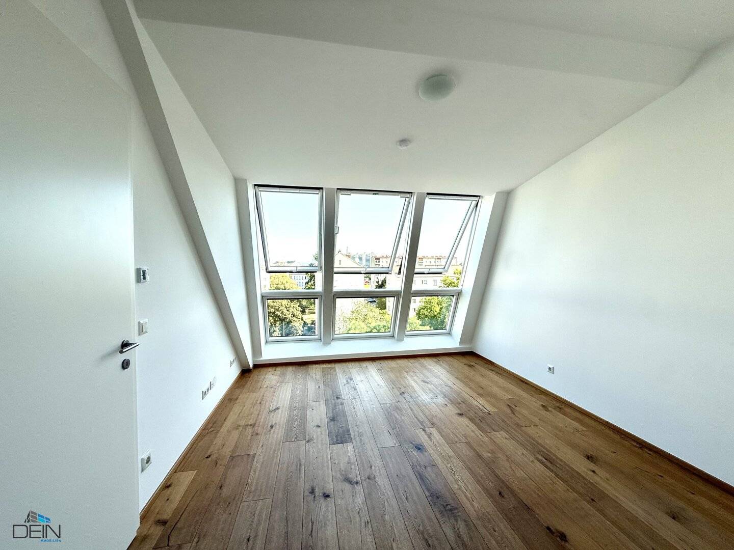 ++NEU++ SONNIGE 2 ZIMMER DACHGESCHOSSWOHNUNGEN NÄHE U6 JÄGERSTRASSE!
