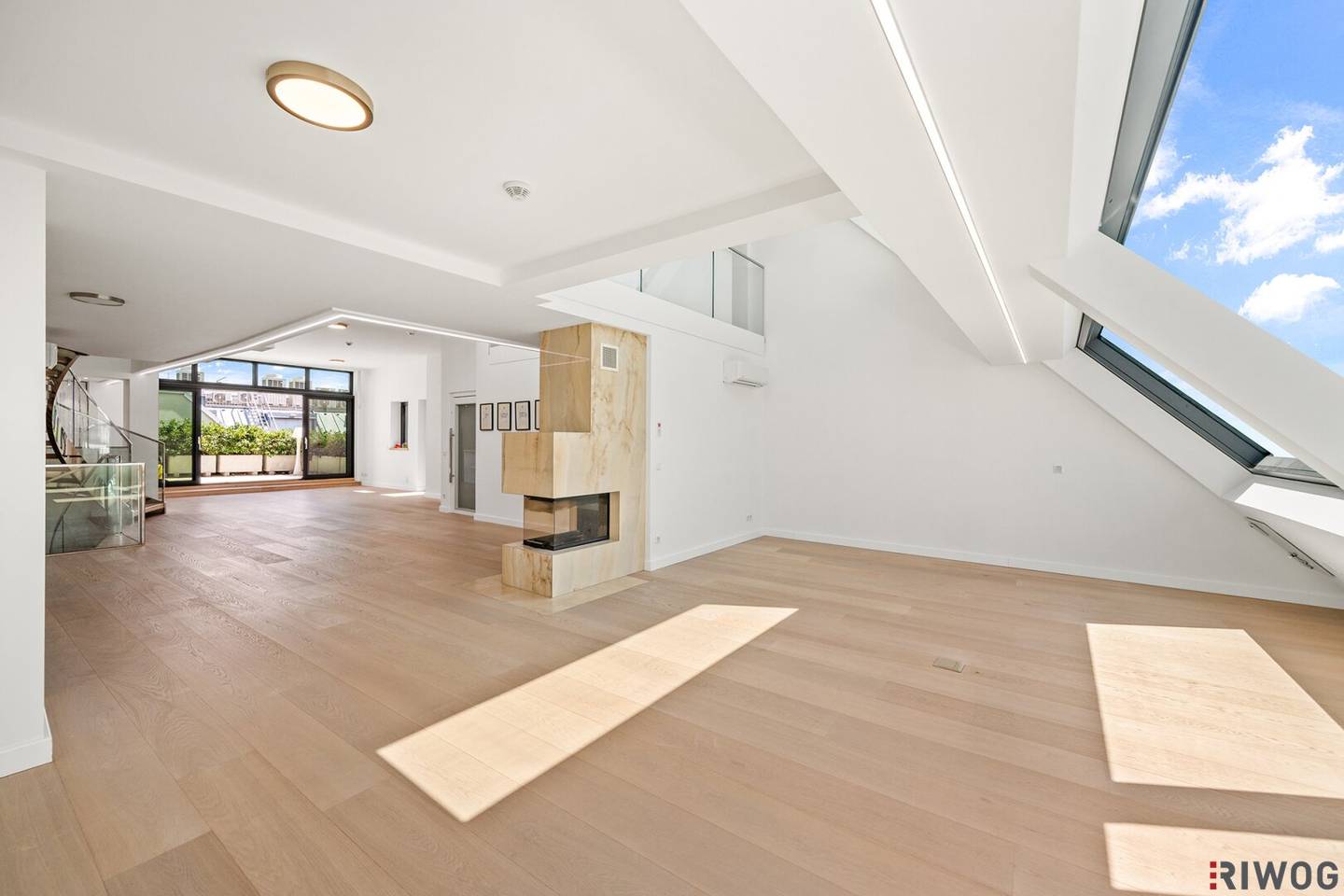 High-End Luxury 3 Min. vom Stephansplatz (Virtual Tour) | 360° Dachterrasse mit Pool | Sauna | Stadtpark ums Eck | 1 Min. zur Staatsoper