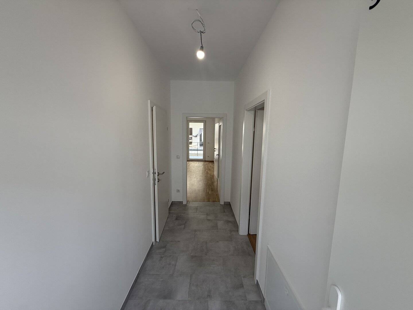 1. OBERGESCHOSS | 54M2 | 2 TG- PARKPLÄTZE | 2 SCHLAFZIMMER | 15M2 BALKON