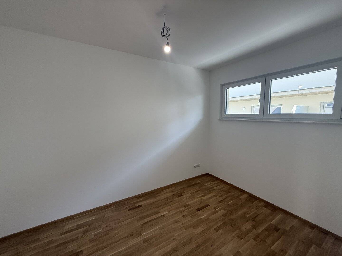 1. OBERGESCHOSS | 54M2 | 2 TG- PARKPLÄTZE | 2 SCHLAFZIMMER | 15M2 BALKON