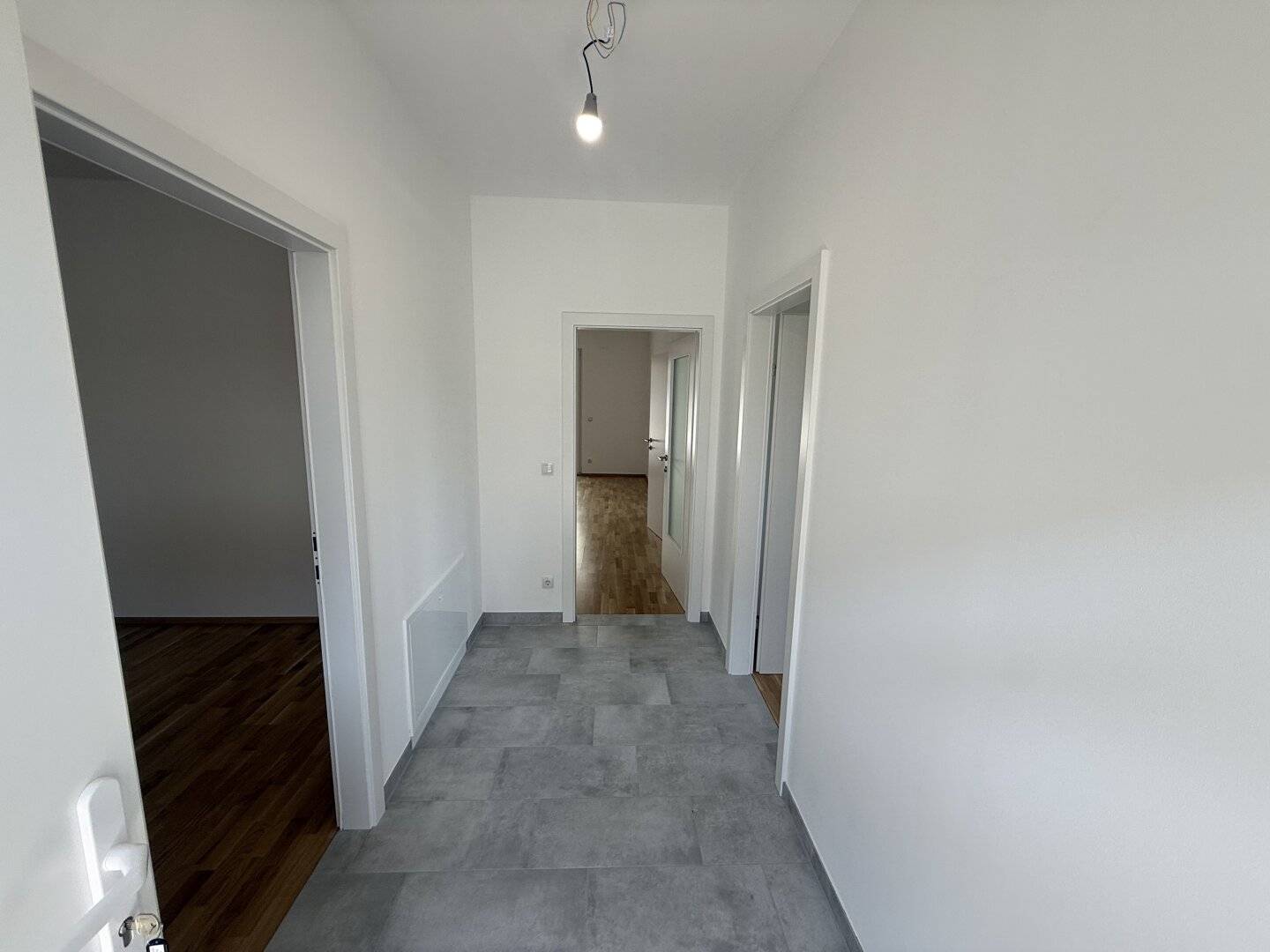 1. OBERGESCHOSS | 74M2 | 2 TG- PARKPLÄTZE | 3 SCHLAFZIMMER | 19M2 BALKON