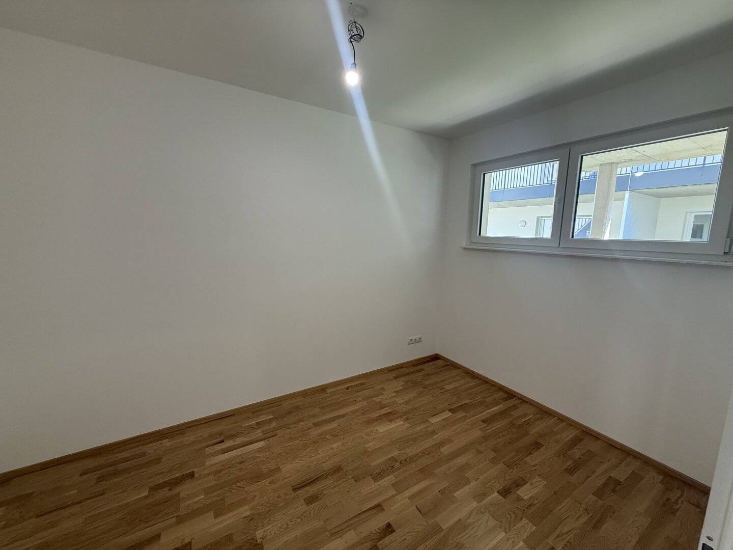 ERDGESCHOSS | 54M2 | 23M2 GARTEN | 2 TG- PARKPLÄTZE | 2 SCHLAFZIMMER | 15M2 TERRASSE