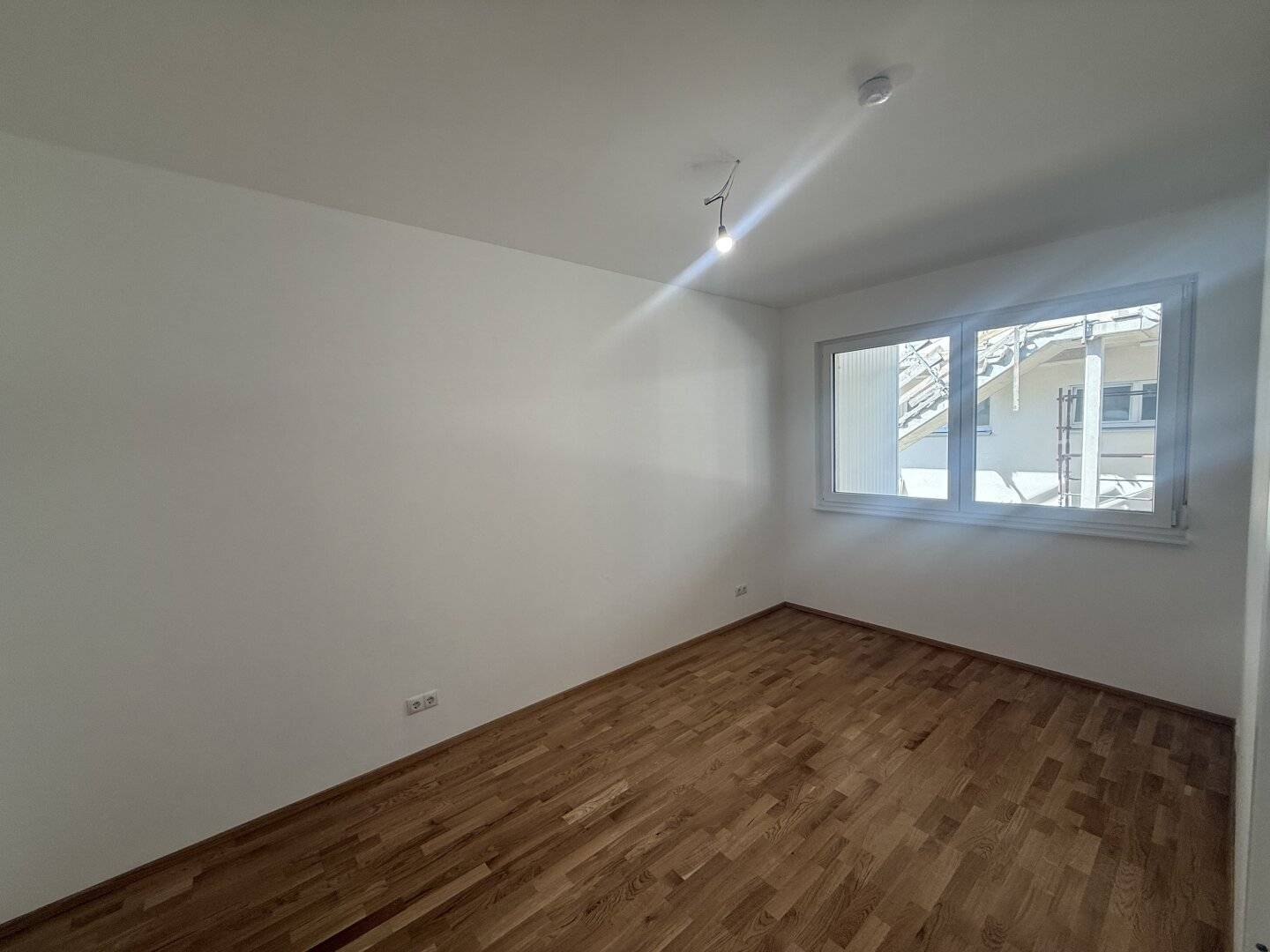 ERDGESCHOSS | 57M2 | 19M2 GARTEN | 2 TG- PARKPLÄTZE | 2 SCHLAFZIMMER | 16M2 TERRASSE