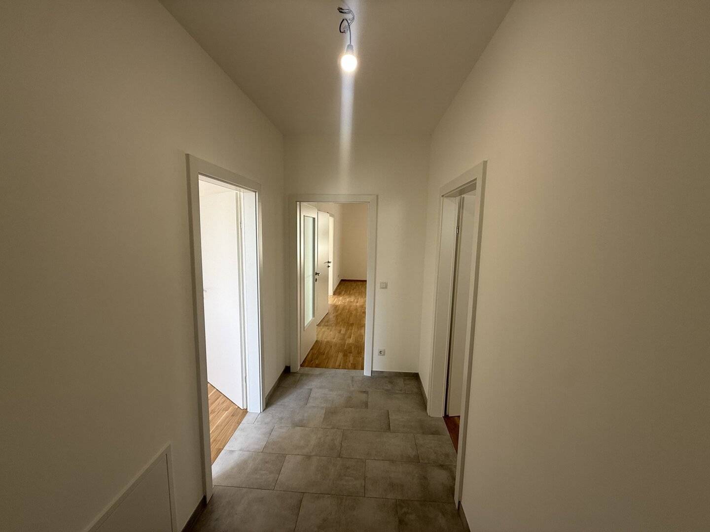 ERDGESCHOSS | 74M2 | 41M2 GARTEN | 2 TG- PARKPLÄTZE | 3 SCHLAFZIMMER