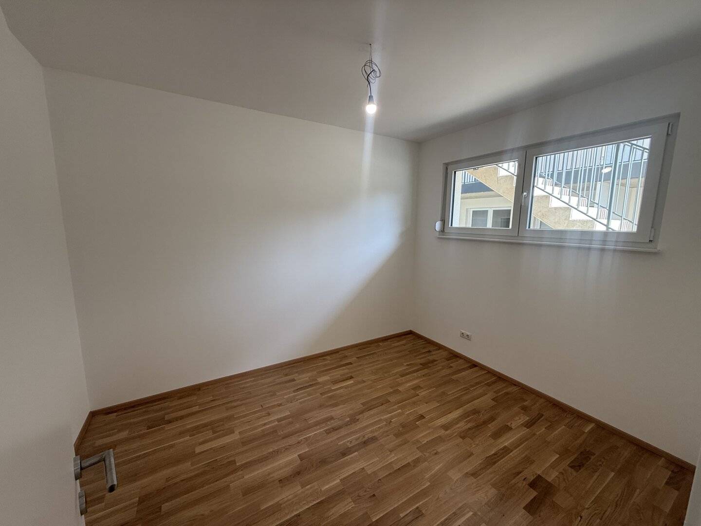 ERDGESCHOSS | 74M2 | 41M2 GARTEN | 2 TG- PARKPLÄTZE | 3 SCHLAFZIMMER