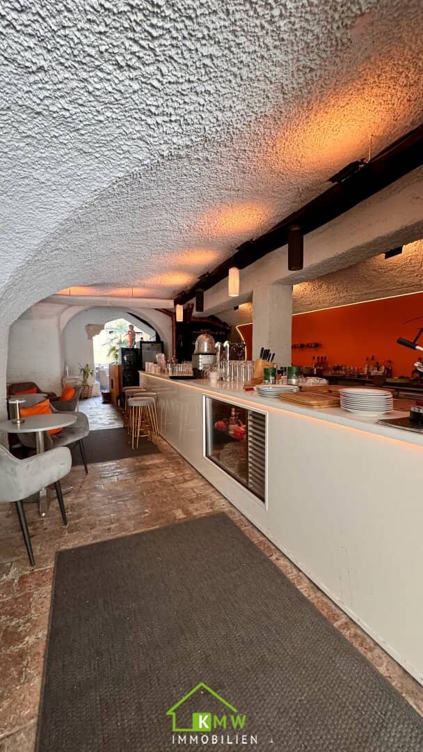 Steiner Tor: renoviertes ca.125m² Gastronomie/Geschäftslokal