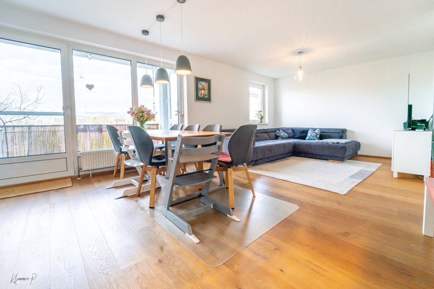 Stilvoll renovierte Wohnung mit Balkon und Dachboden