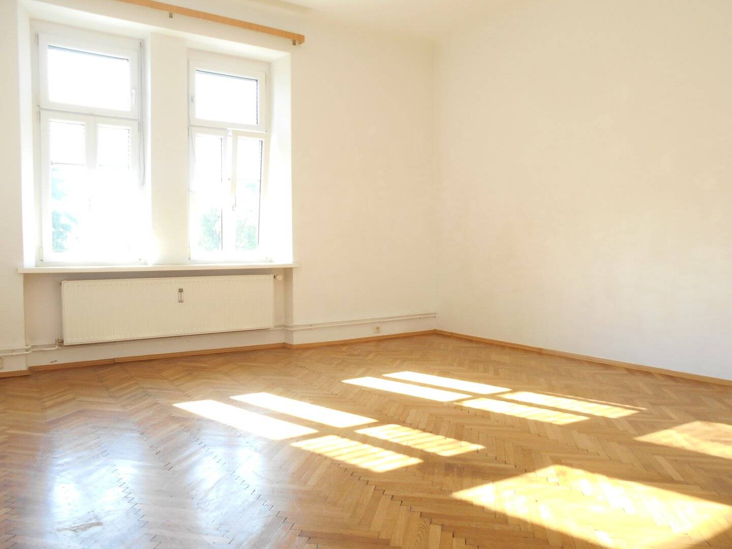 Sunny 2-room apartment plus kitchen near CITY PARK, AUGARTEN