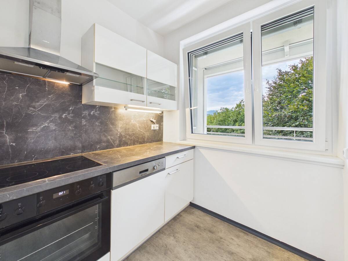 Bright apartment with south facing loggia in city centre