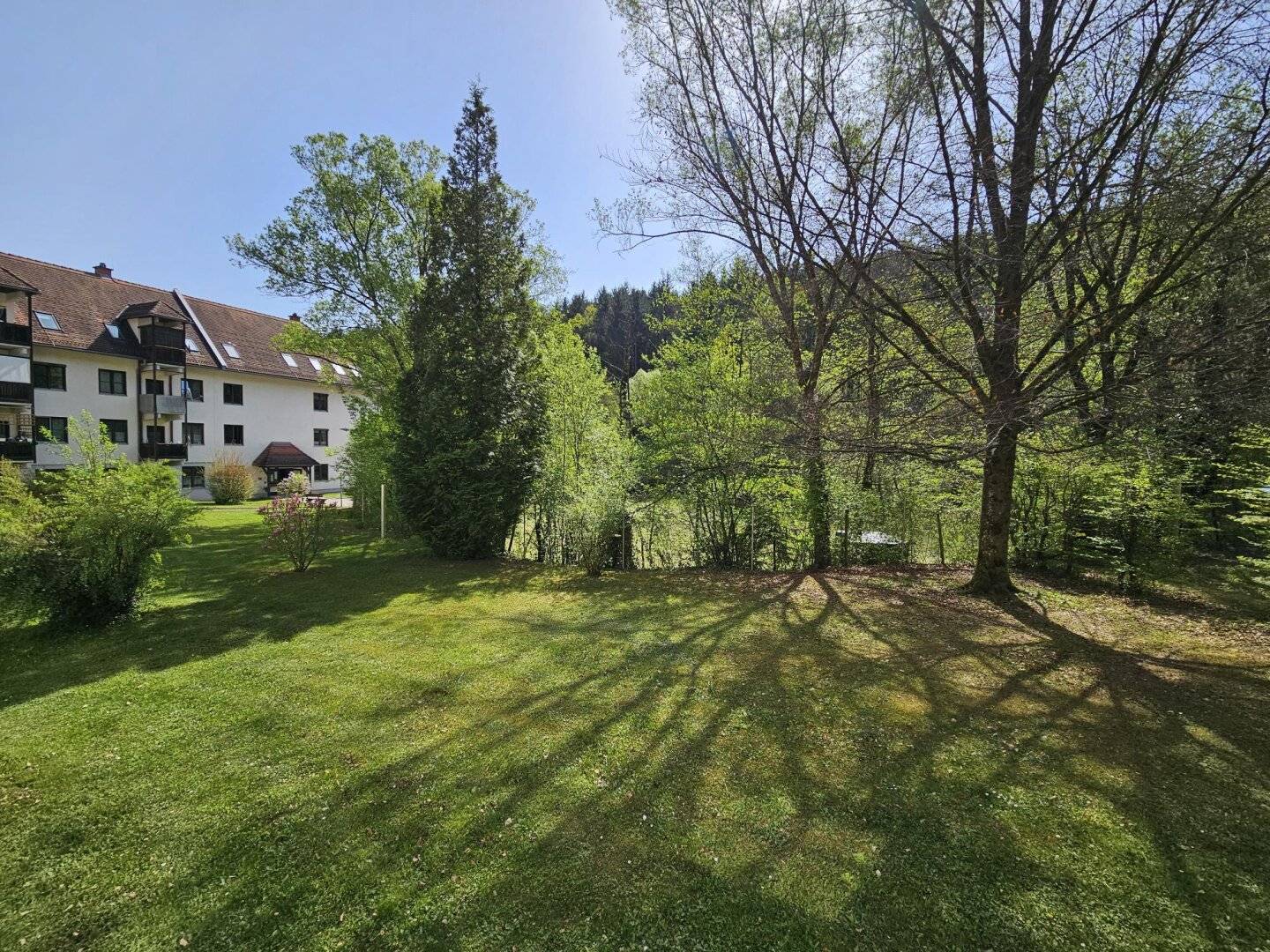 permanent 2-room apartment with chic balcony and view of greenery