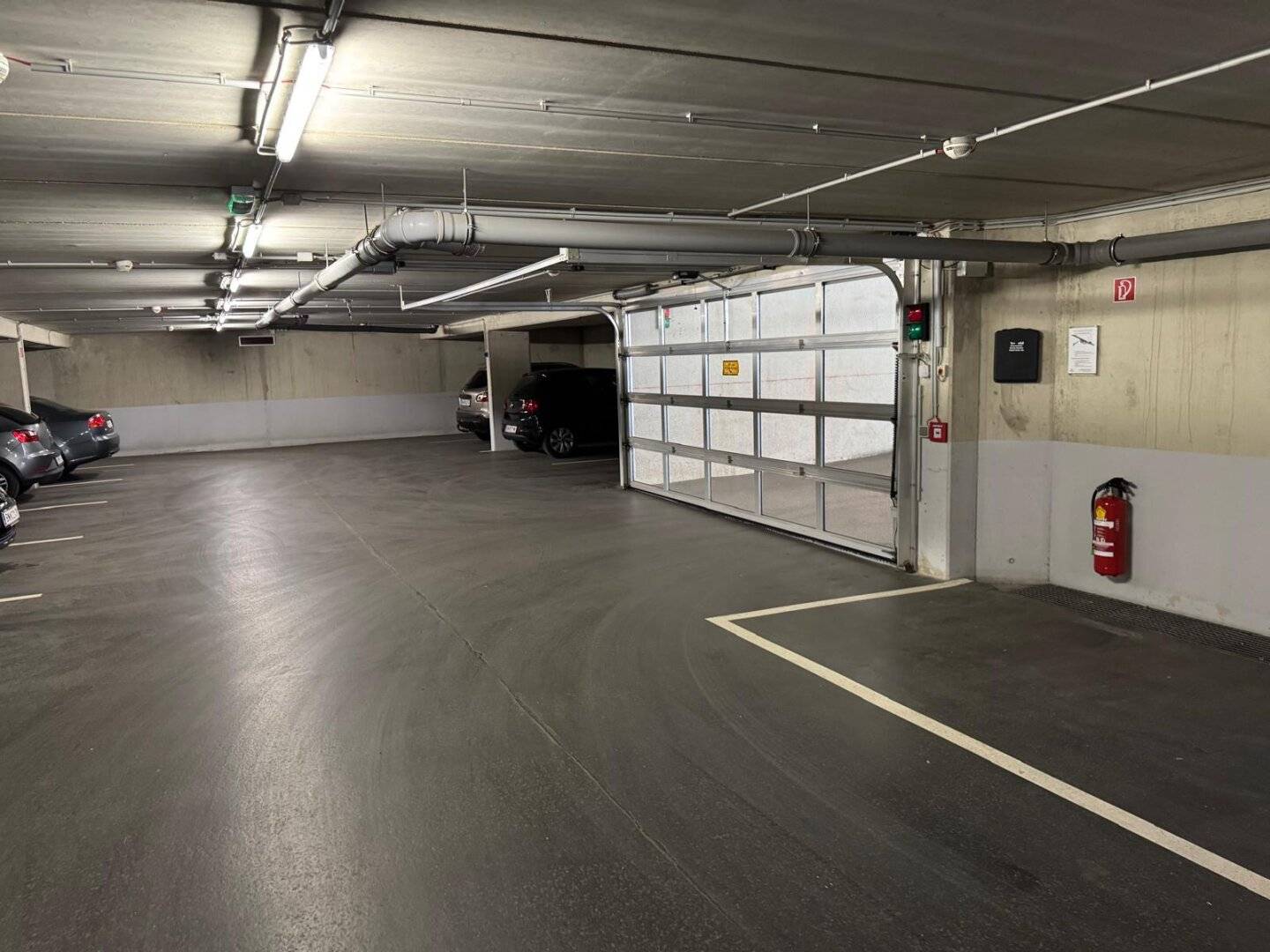 Pelzgasse 20 - spacious motorcycle parking space with room for multiple single-track vehicles