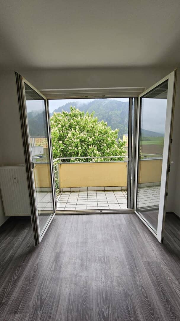 Unbefristete 2-Zimmer-Wohnung mit Balkon!