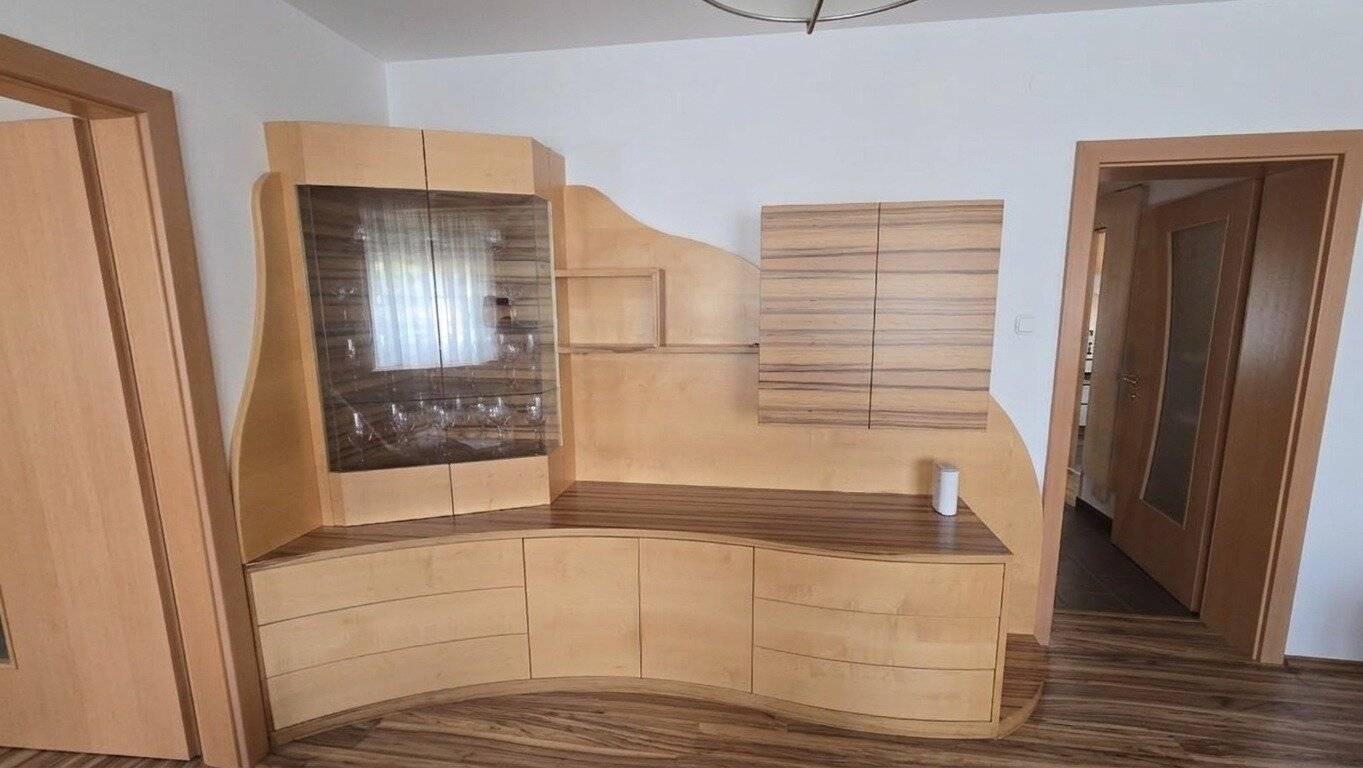 Großzügiges 8-Zi-Haus mit Garten &amp; Garage in Strasshof, Top Lage um 449.000 €!