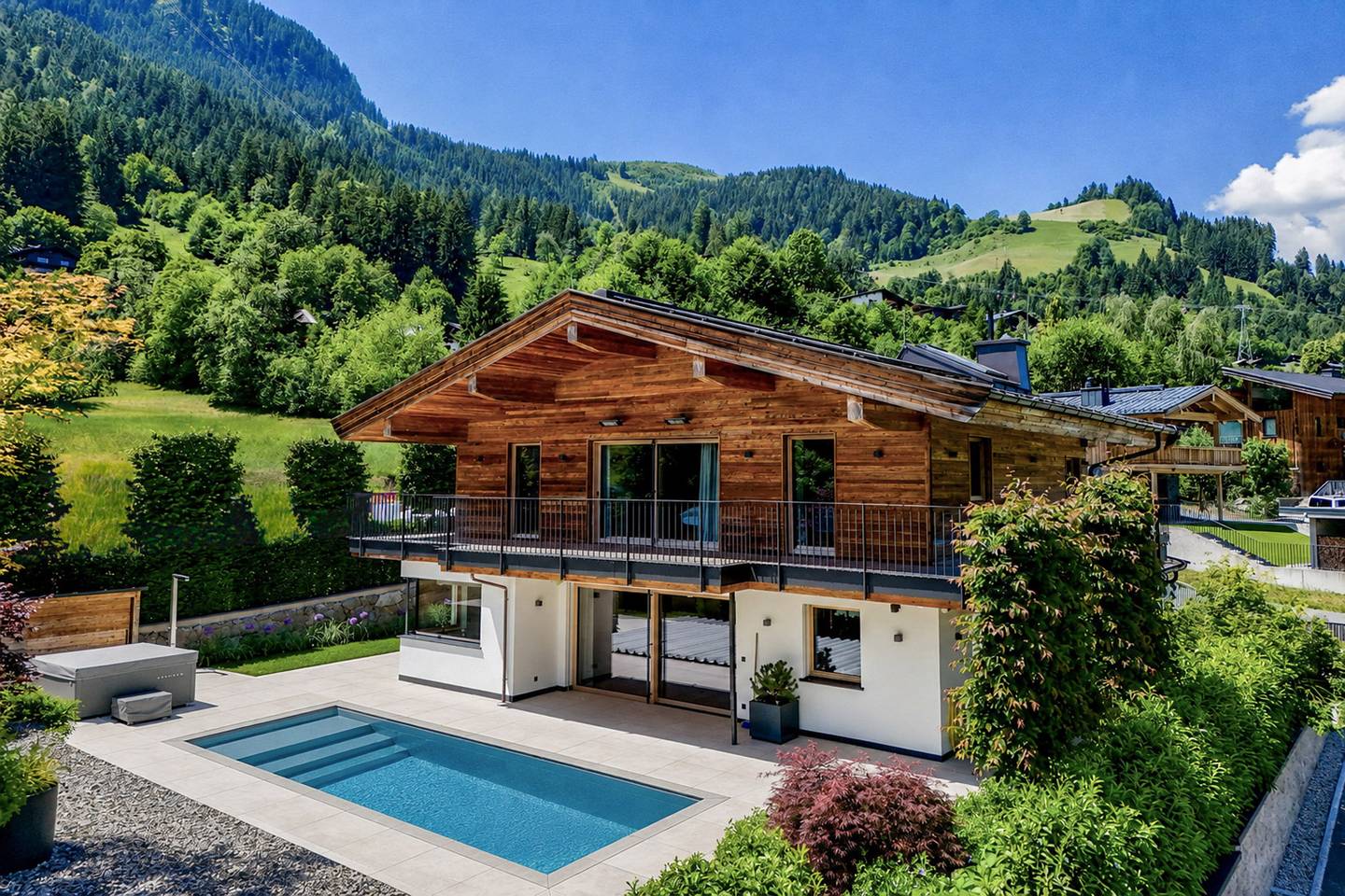 Ski in Ski out Ferienwohnung mit beheiztem Außenpool
