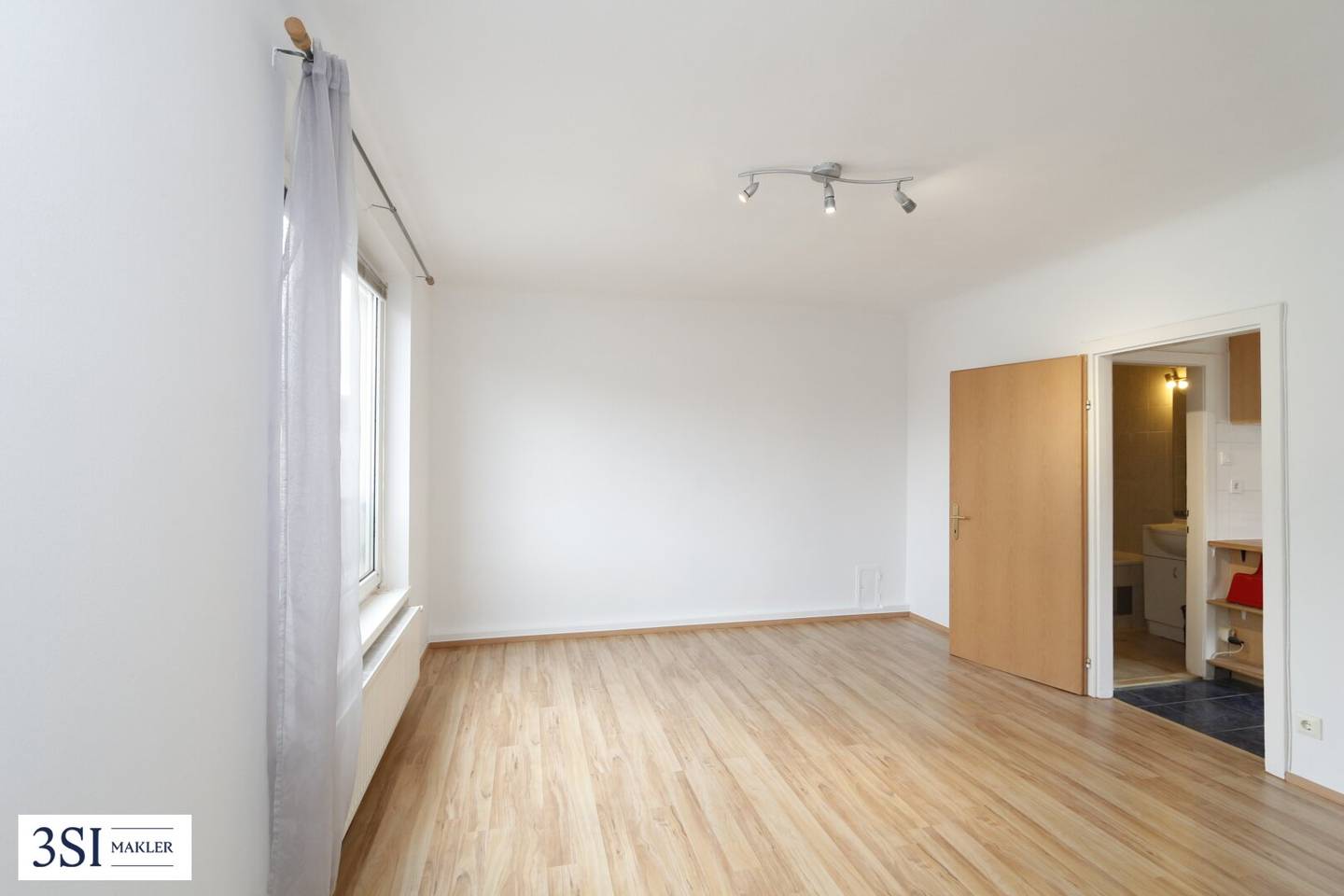 Renovated 2-room apartment in urban location with optimal infrastructure