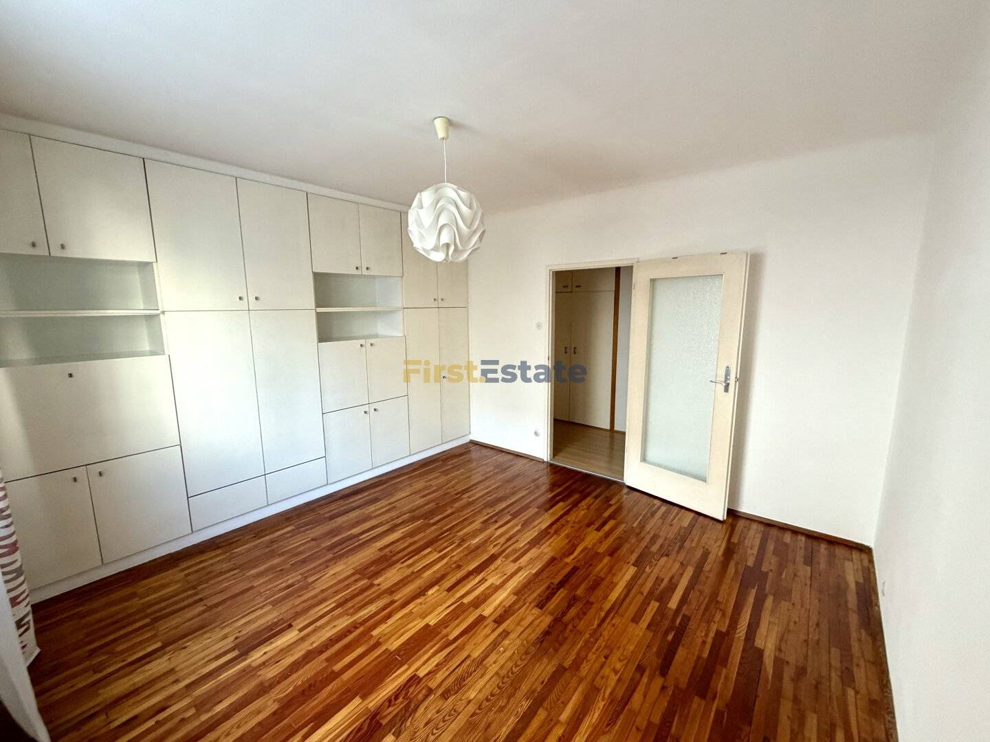 Quiet 2-room apartment with separate kitchen – courtyard-facing, central in Vienna-Margareten