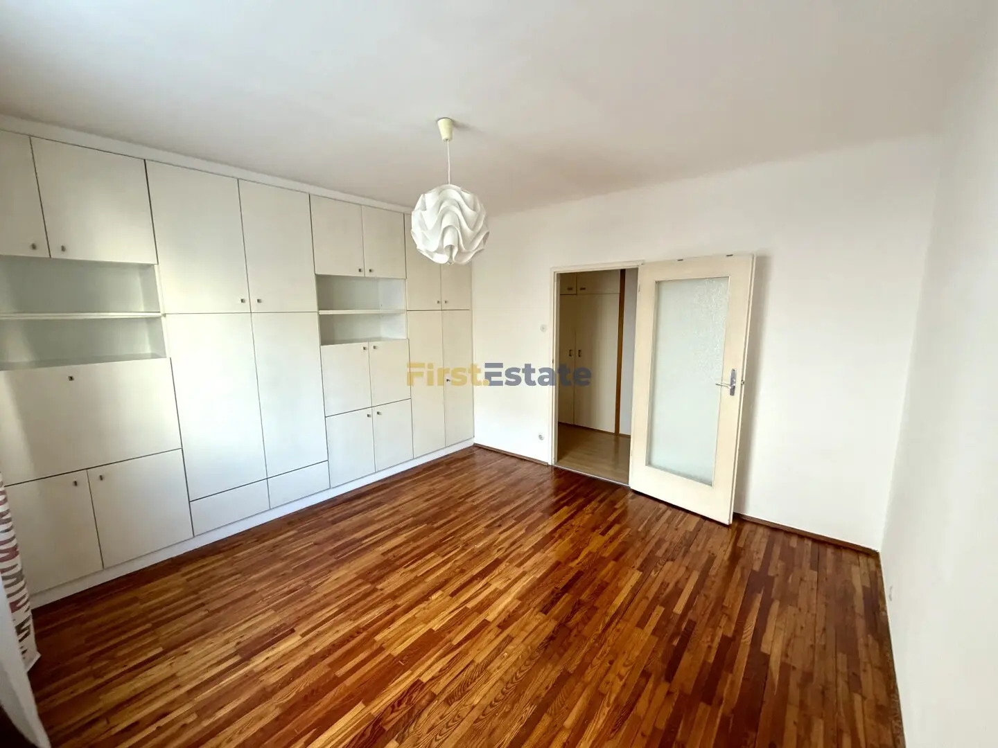 Quiet 2-room apartment with separate kitchen – courtyard-facing, central in Vienna-Margareten