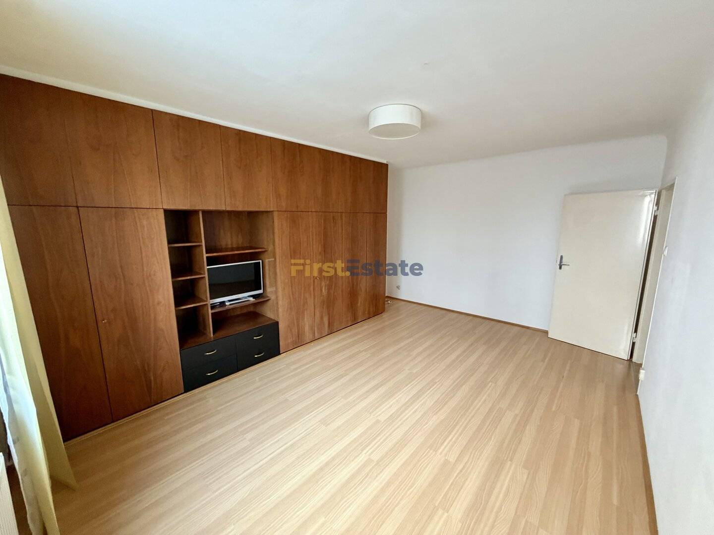 Quiet 2-room apartment with separate kitchen – courtyard-facing, central in Vienna-Margareten