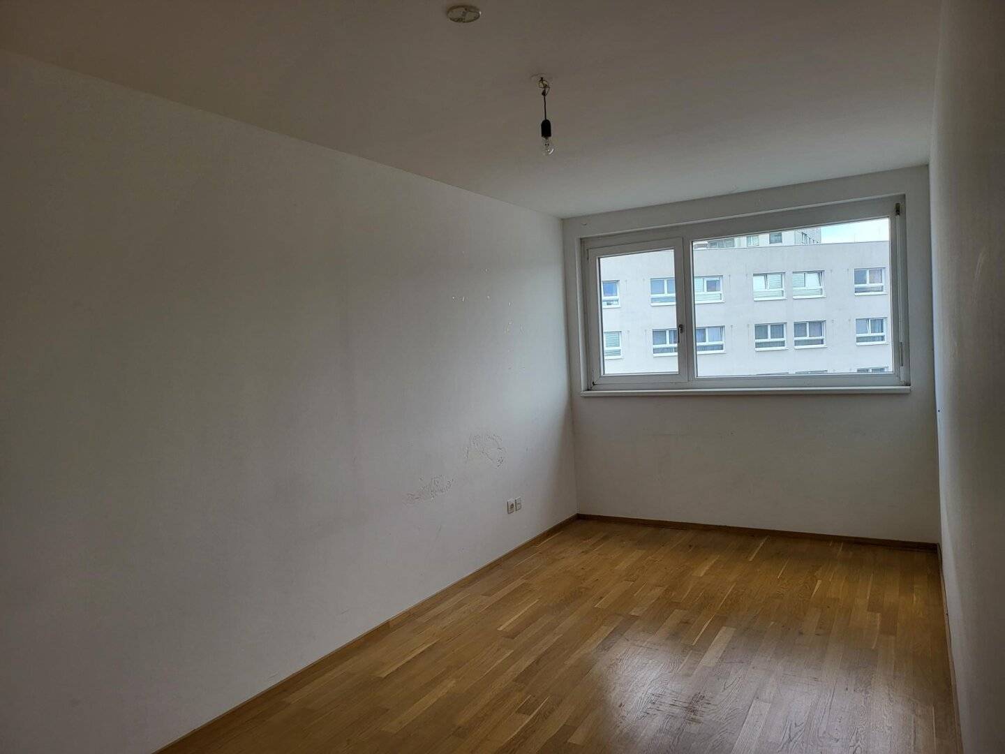 Unbefristete 4-Zimmer-Wohnung mit Küche und Balkon!